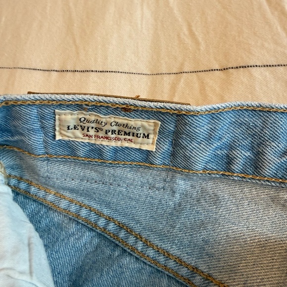 Levi's Classic Light Blue Straight Jeans - Picture 4 of 7